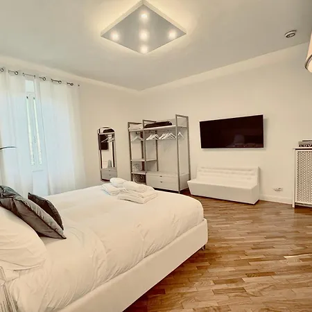 Deluxe Suite, Floor Stunning View!